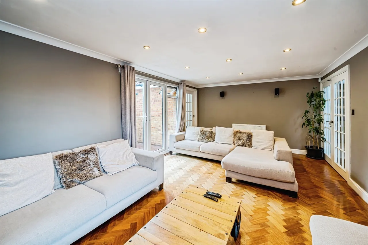 Dove House Crescent, Slough, photo 7