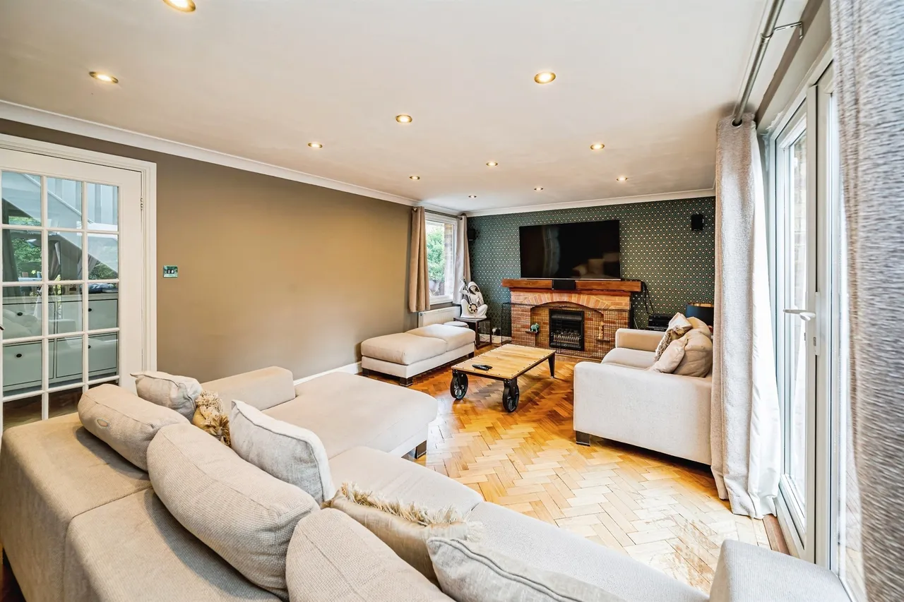 Dove House Crescent, Slough, photo 6