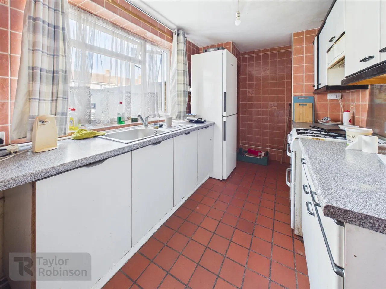 Weald Drive, Furnace Green, RH10, photo 5