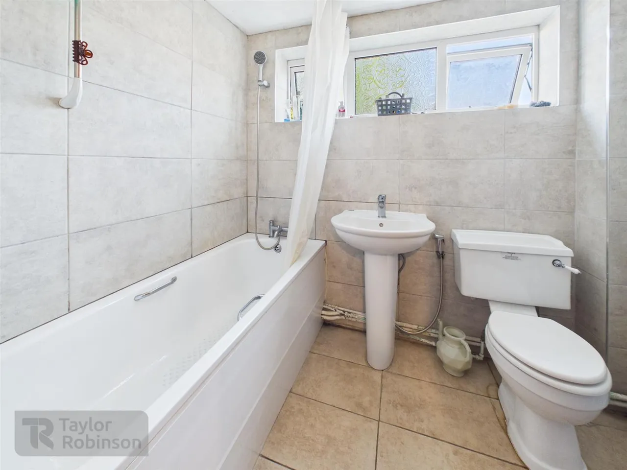 Weald Drive, Furnace Green, RH10, photo 6