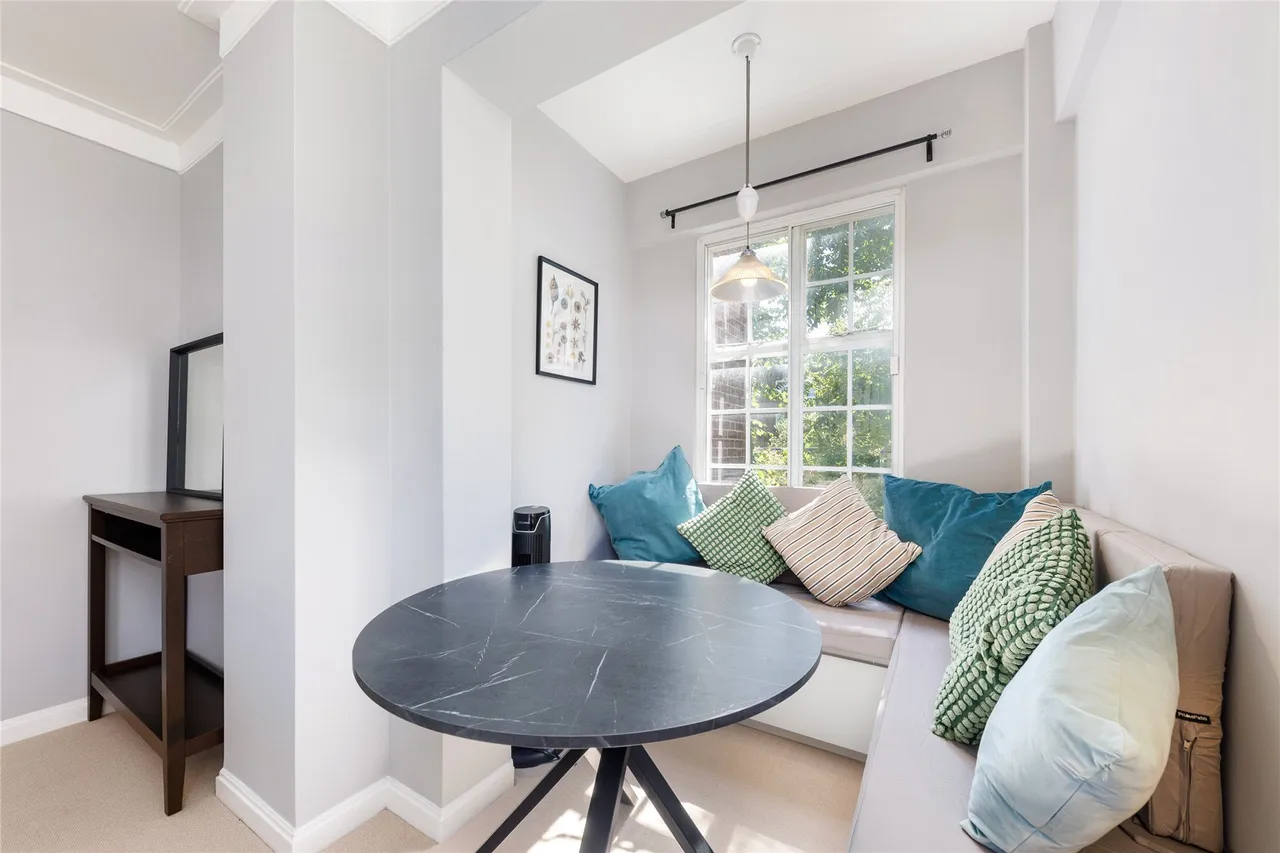 Kings Court South, Chelsea Manor Gardens, London, SW3, photo 4