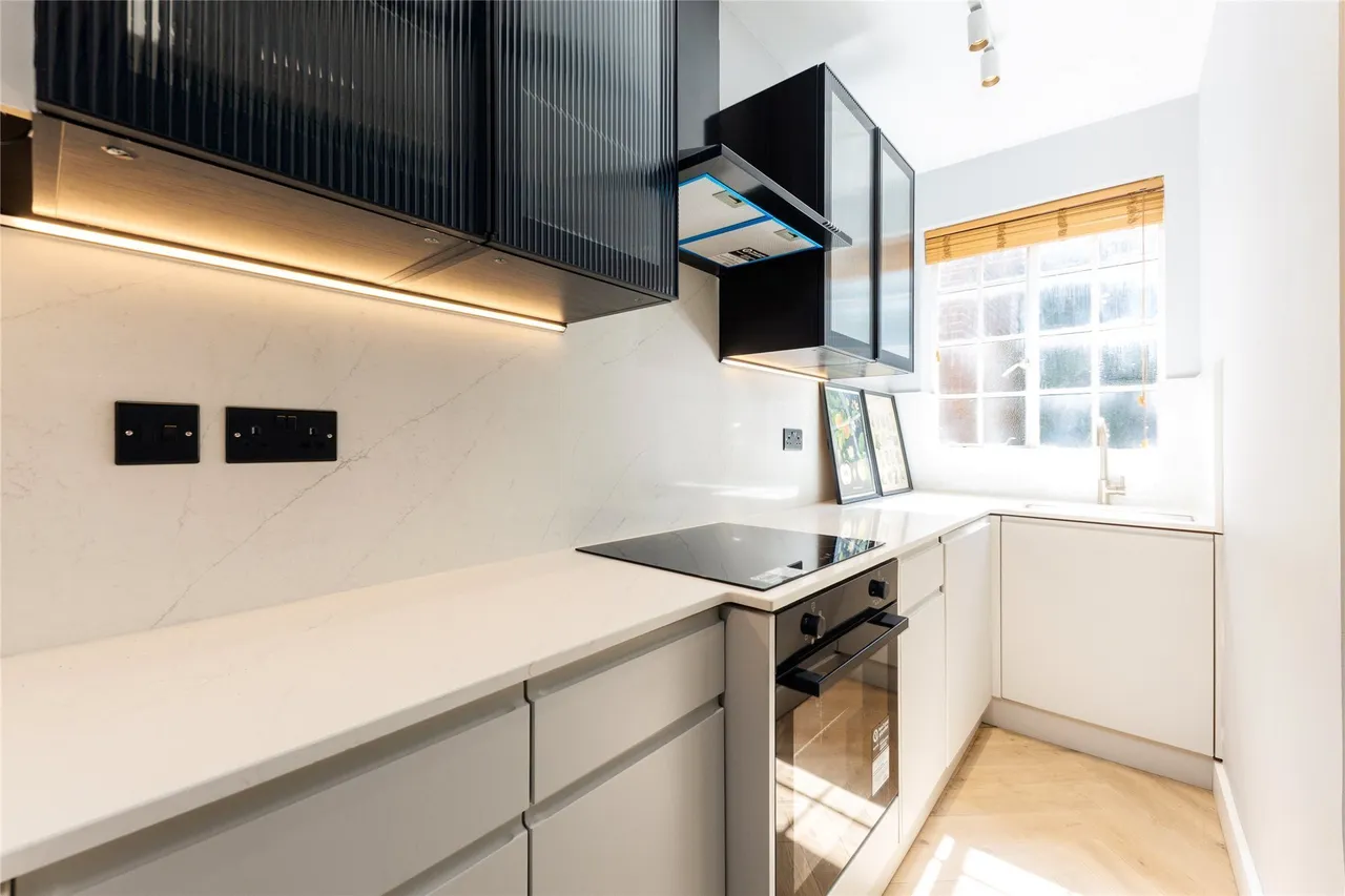Kings Court South, Chelsea Manor Gardens, London, SW3, photo 5