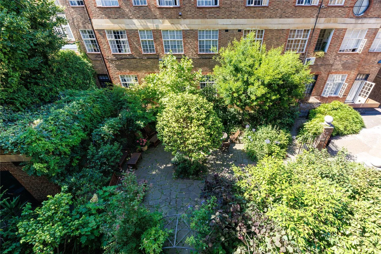 Kings Court South, Chelsea Manor Gardens, London, SW3, photo 3