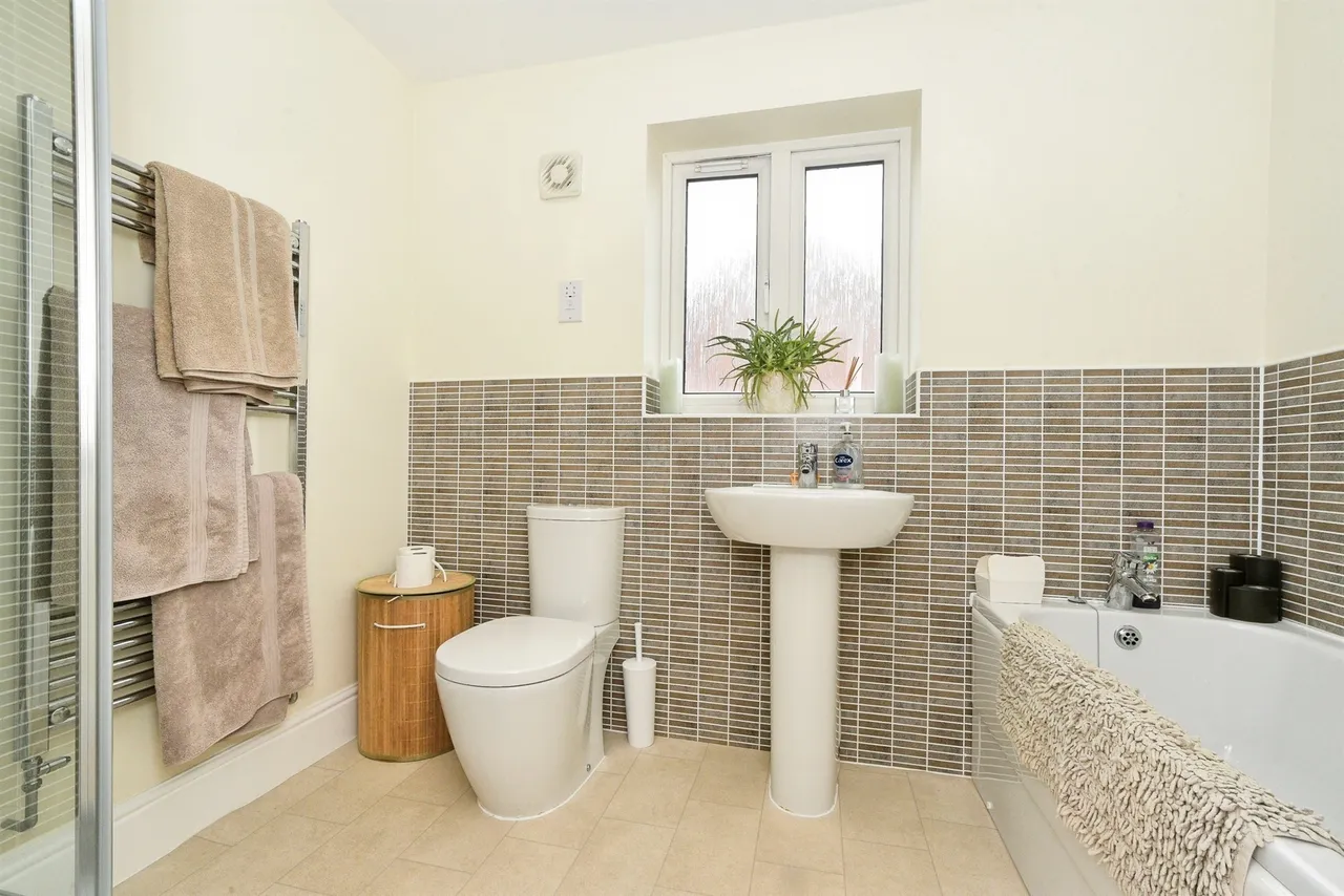 Belcombe Close, Coate, SN3, photo 8