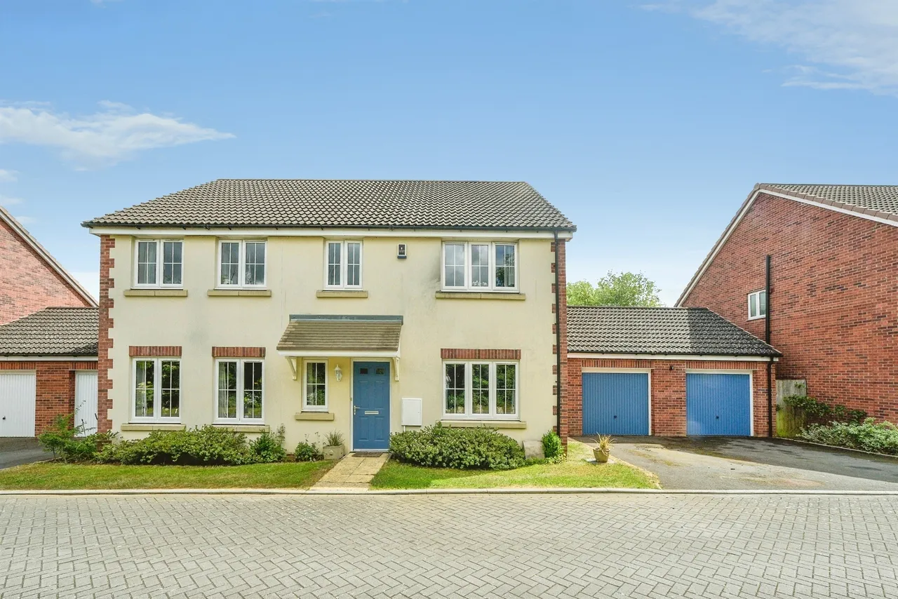 5 bed house for sale, Belcombe Close, Coate, SN3