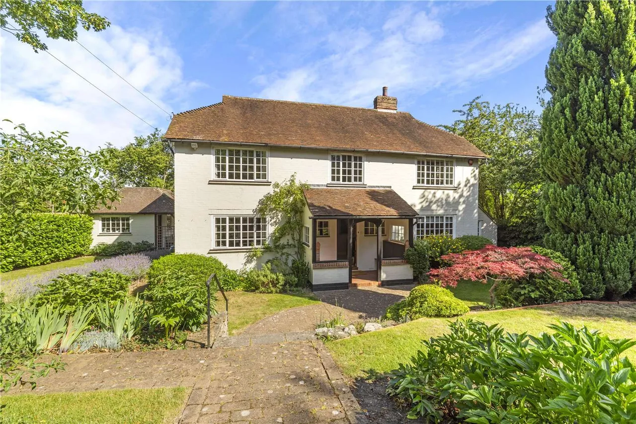 4 bed house for sale, The Ridgeway, Guildford, GU1