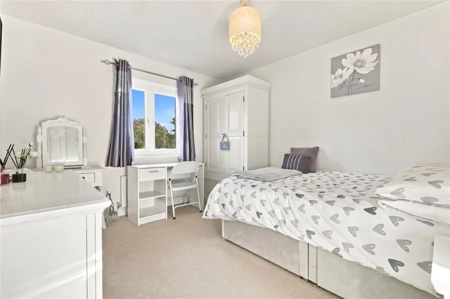 with 4 bedrooms in Bishop's Stortford, CM23, photo 9