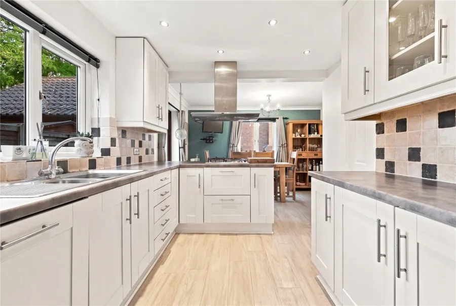 with 4 bedrooms in Bishop's Stortford, CM23, photo 4