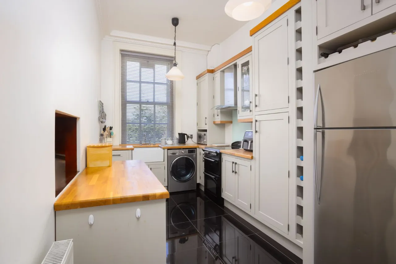 St. Helens Lane, Leeds, LS16, photo 5