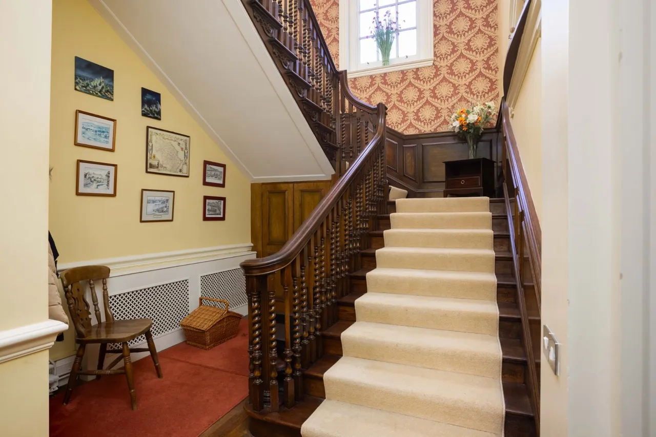 St. Helens Lane, Leeds, LS16, photo 14