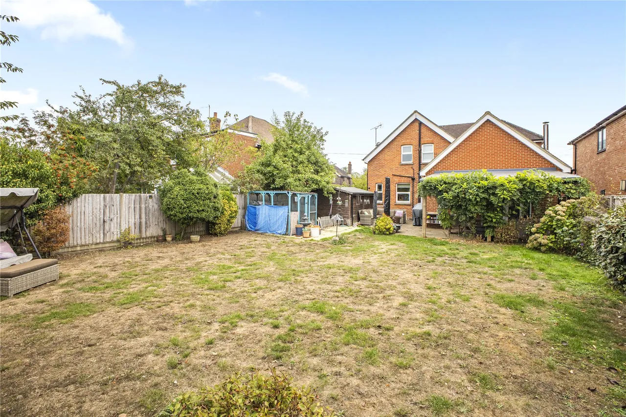 Chobham Road, Knaphill, GU21, photo 16
