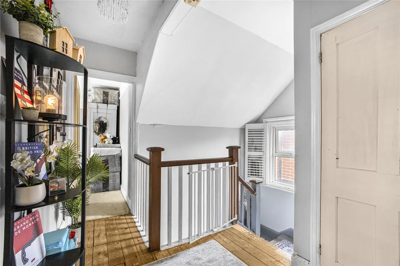 Chobham Road, Knaphill, GU21, photo 13