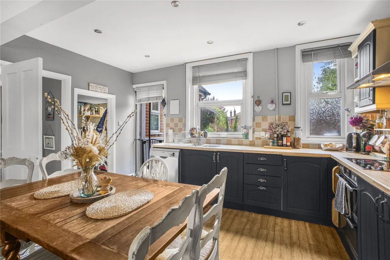 Chobham Road, Knaphill, GU21, photo 9