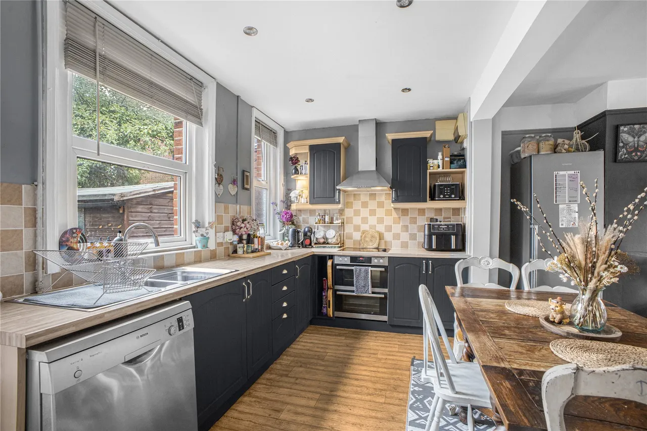 Chobham Road, Knaphill, GU21, photo 7