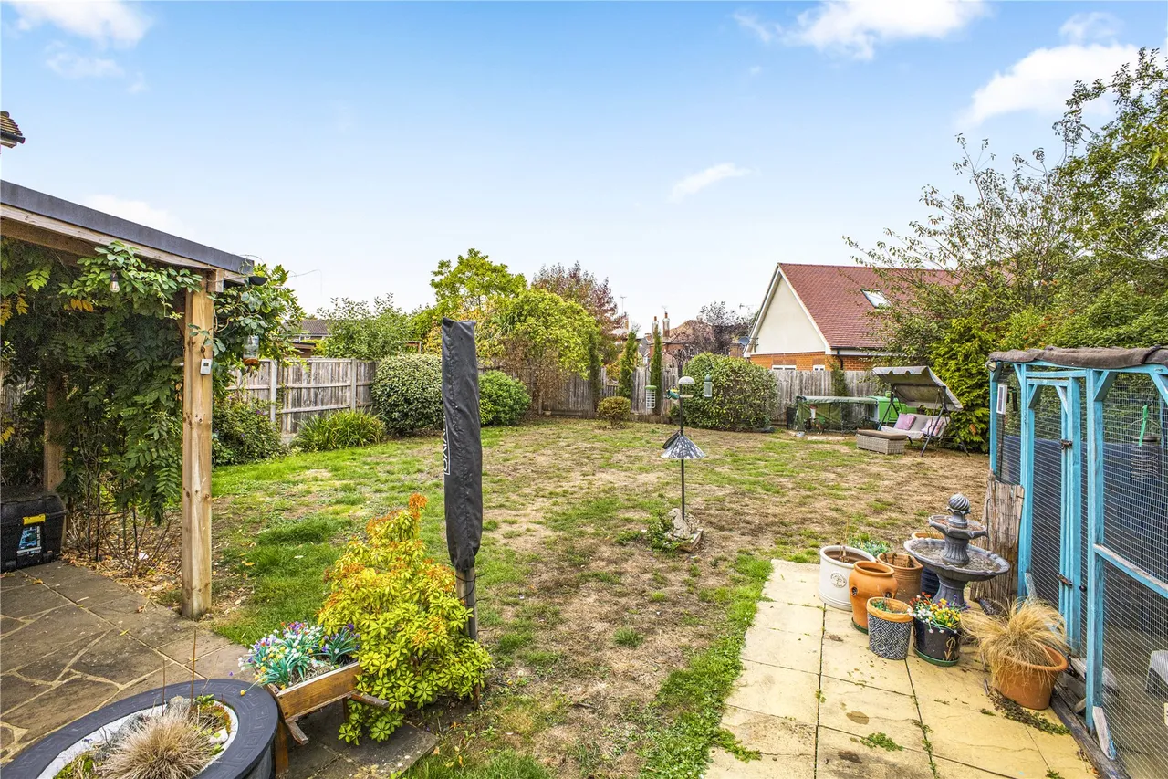 Chobham Road, Knaphill, GU21, photo 18