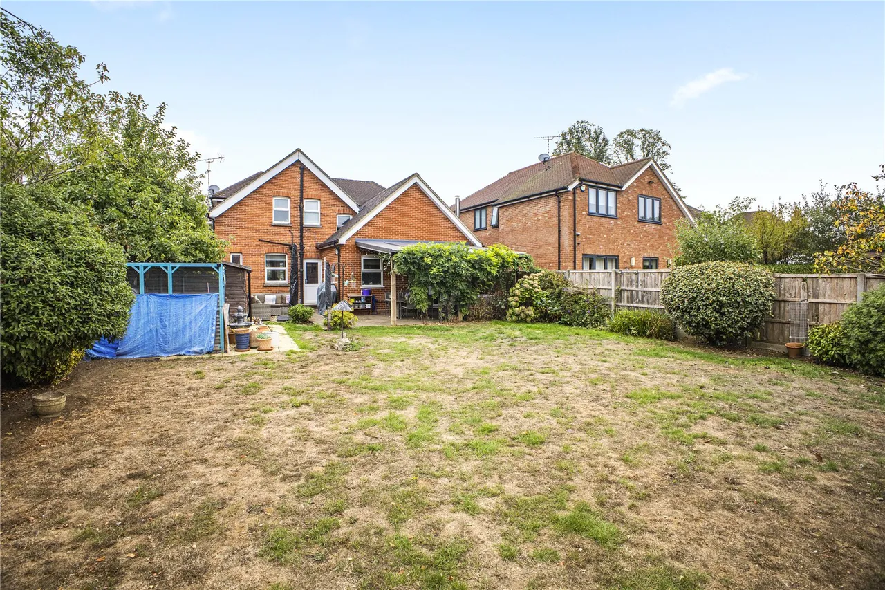 Chobham Road, Knaphill, GU21, photo 2