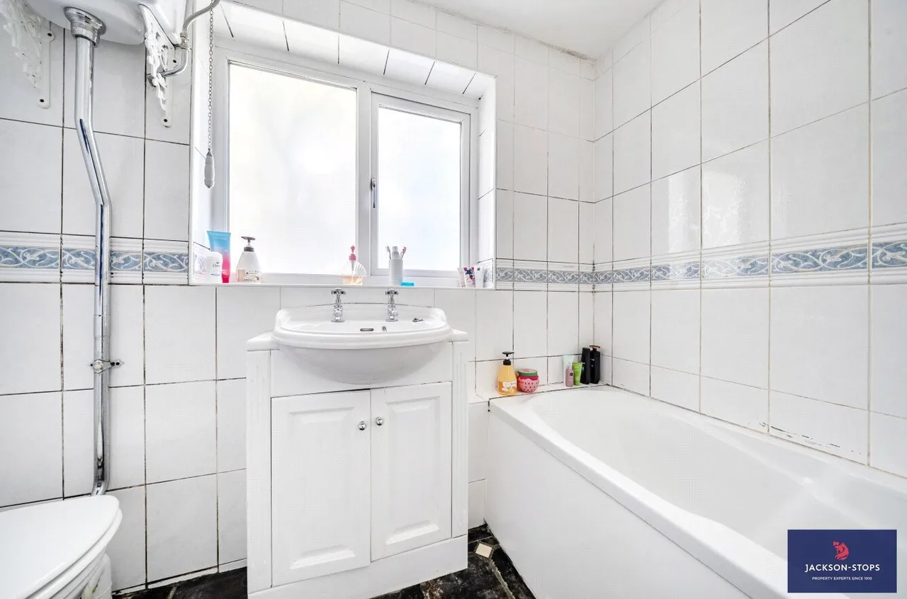 High Street, Tingrith, MK17, photo 11