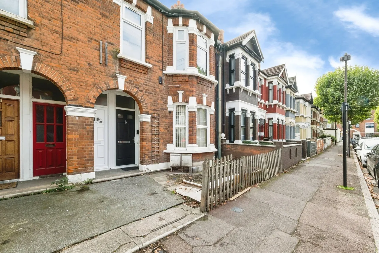 Charlemont Road, London, E6, photo 2