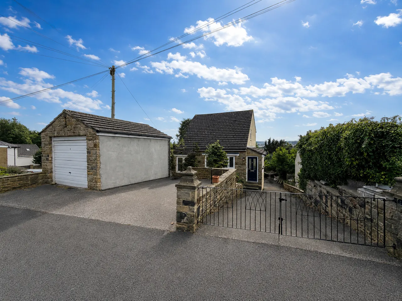 4 bed house for sale — Scott Lane, Riddlesden, Keighley