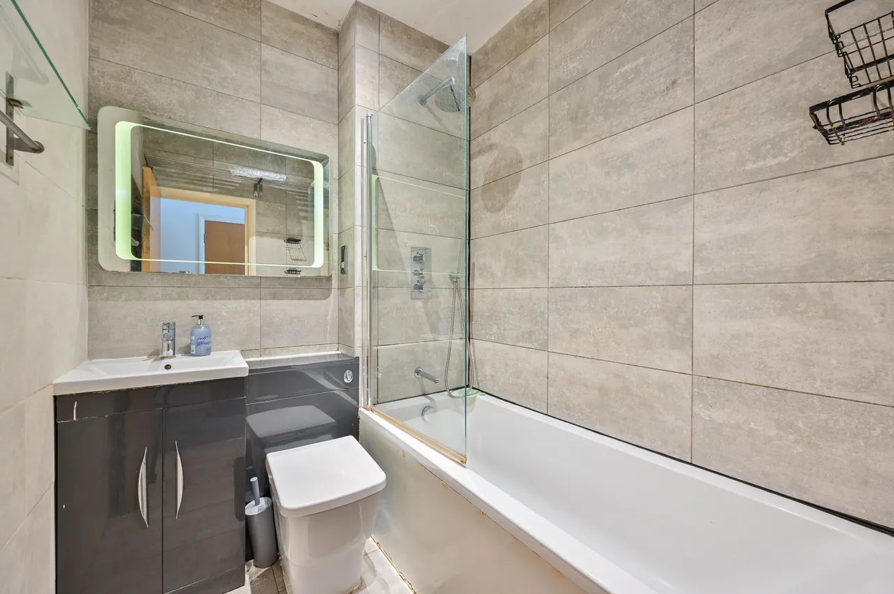 Apartment 170, Metro Central Heights, 119 Newington Causeway, London, photo 6