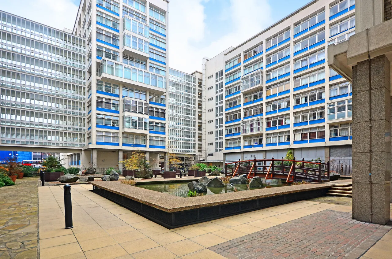 Apartment 170, Metro Central Heights, 119 Newington Causeway, London, photo 9