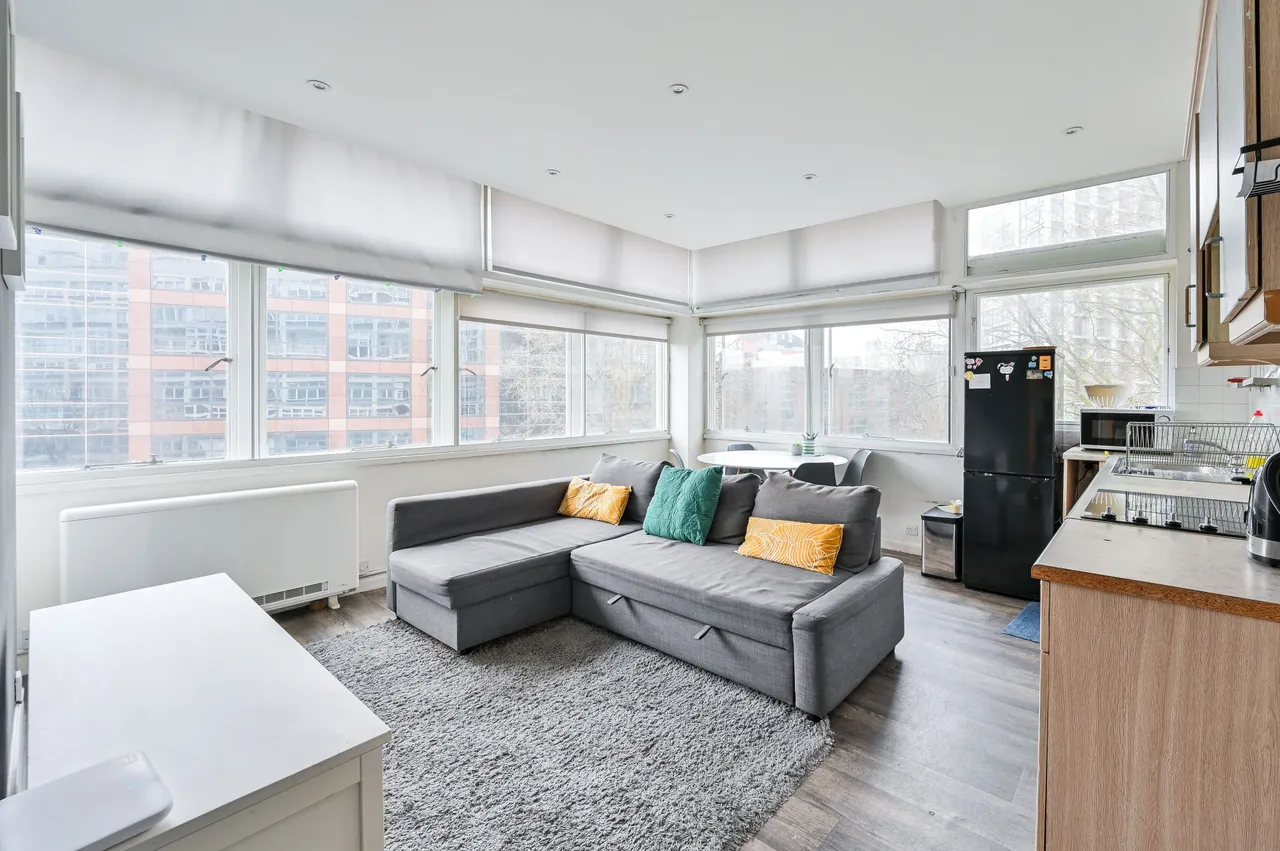 2 bed flat to rent — Apartment 170, Metro Central Heights, 119 Newington Causeway, London
