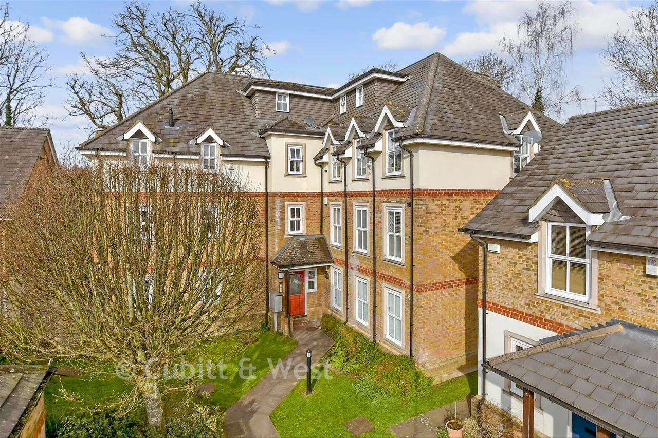 3 bed flat for sale, Church Paddock Court, Wallington, SM6
