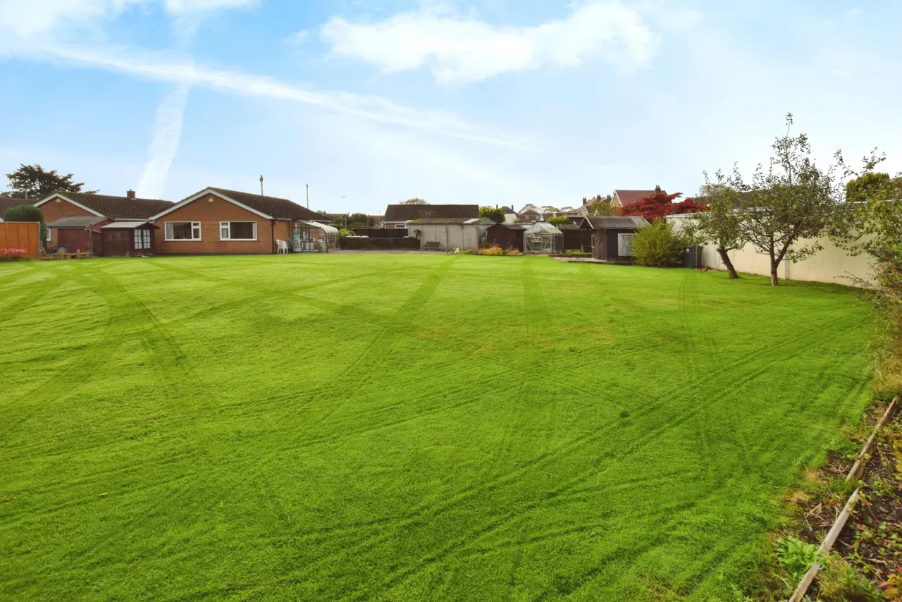 2 bed house for sale, Mayfield Grove, Skegness, PE25