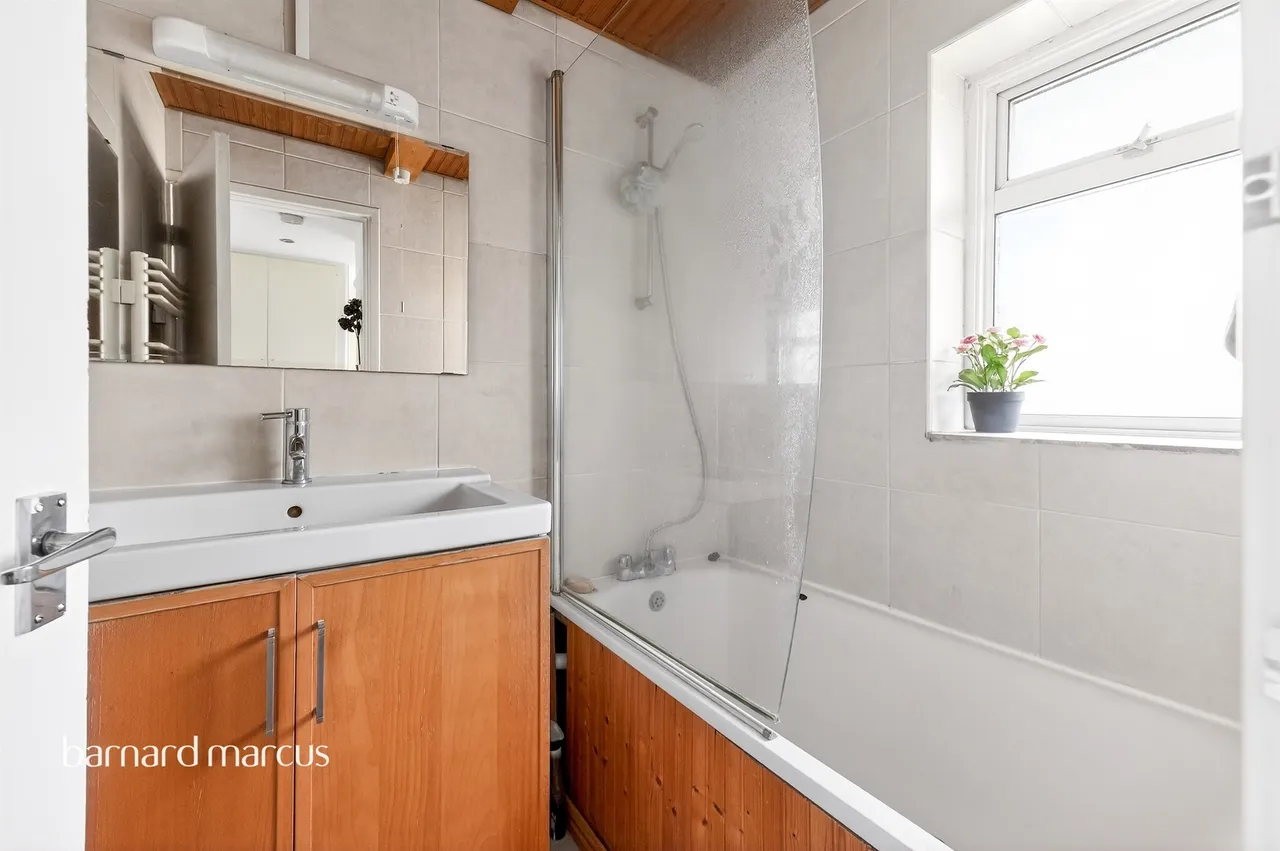 2 bed house for sale — Scotts Farm Road, EPSOM