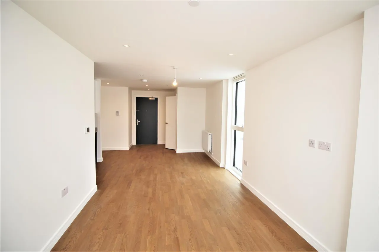 The Broadway, Crawley, photo 4