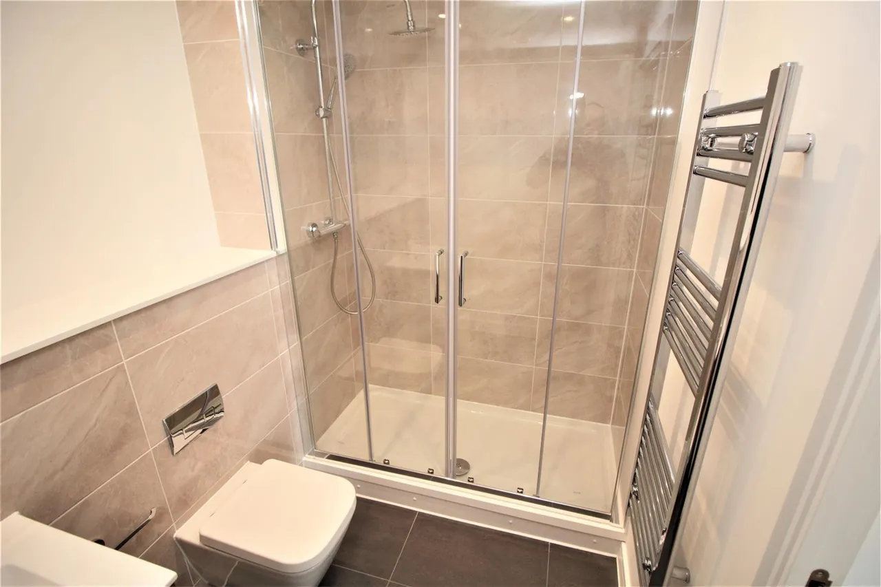 The Broadway, Crawley, photo 6