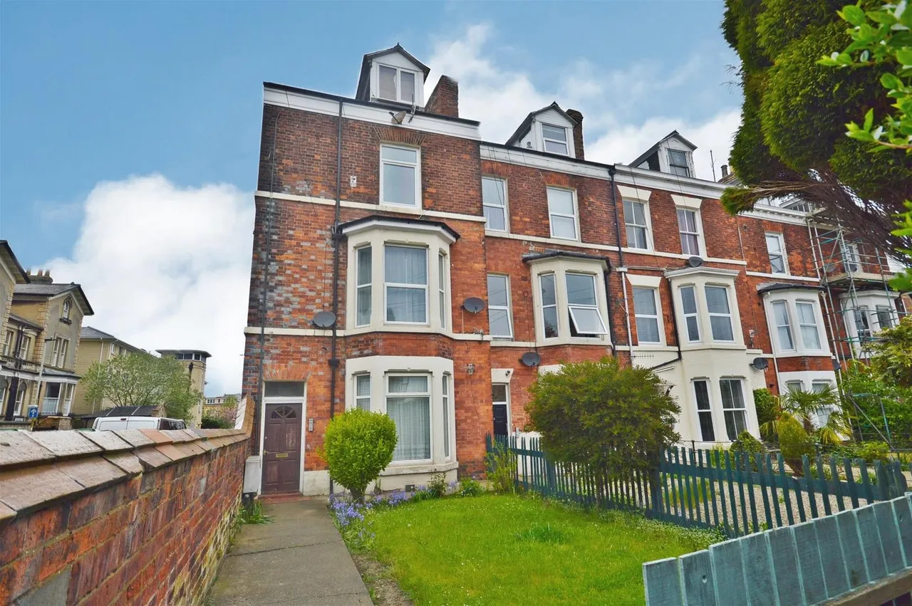 2 bed property to rent — 5 Beulah Terrace, Scarborough, North Yorkshire YO11 1TZ