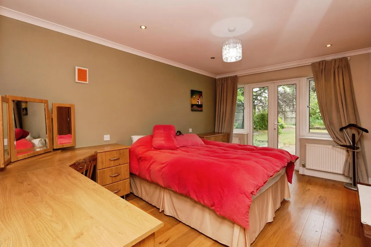 Blackthorn Drive, Lightwater, GU18, photo 10