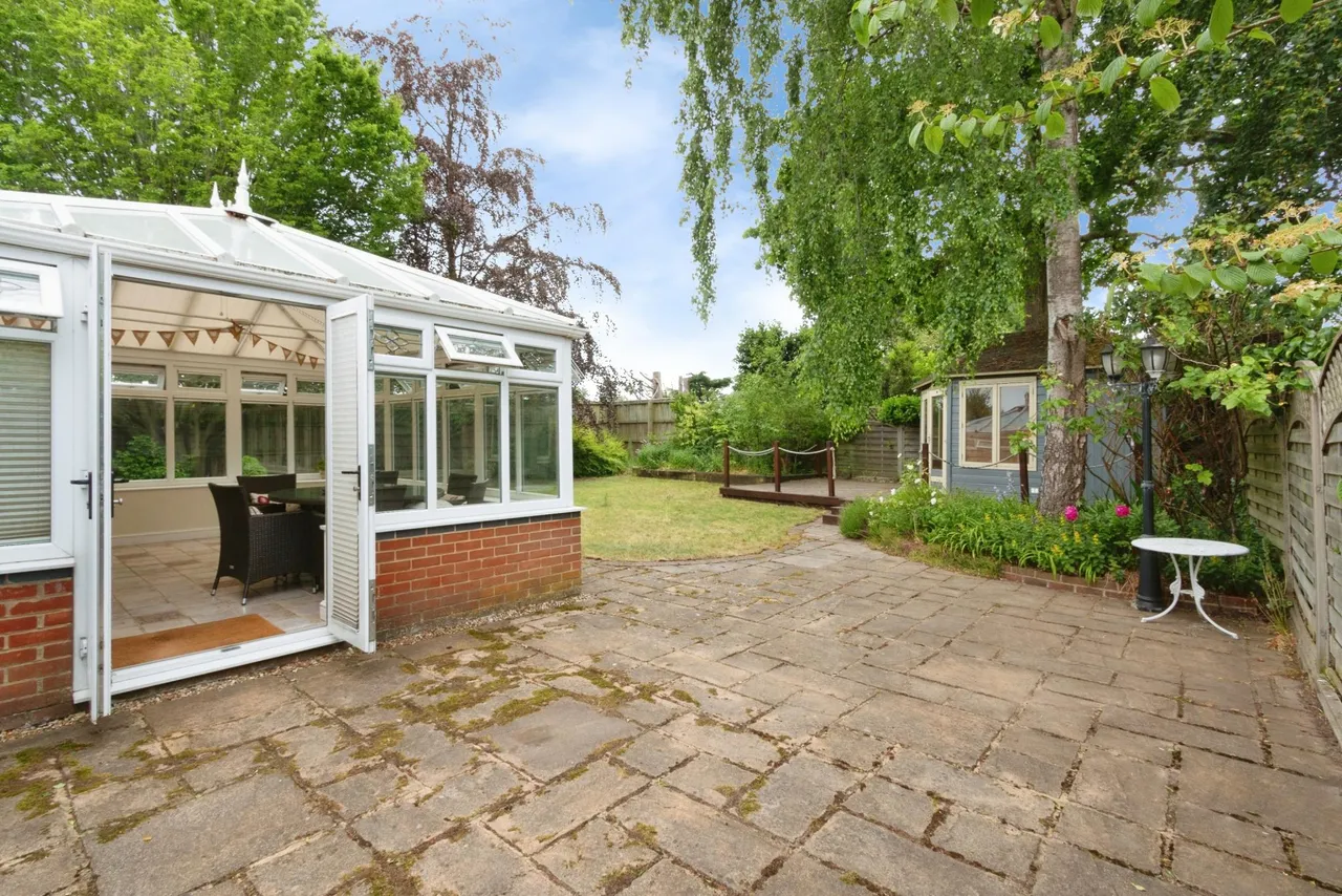 Blackthorn Drive, Lightwater, GU18, photo 4