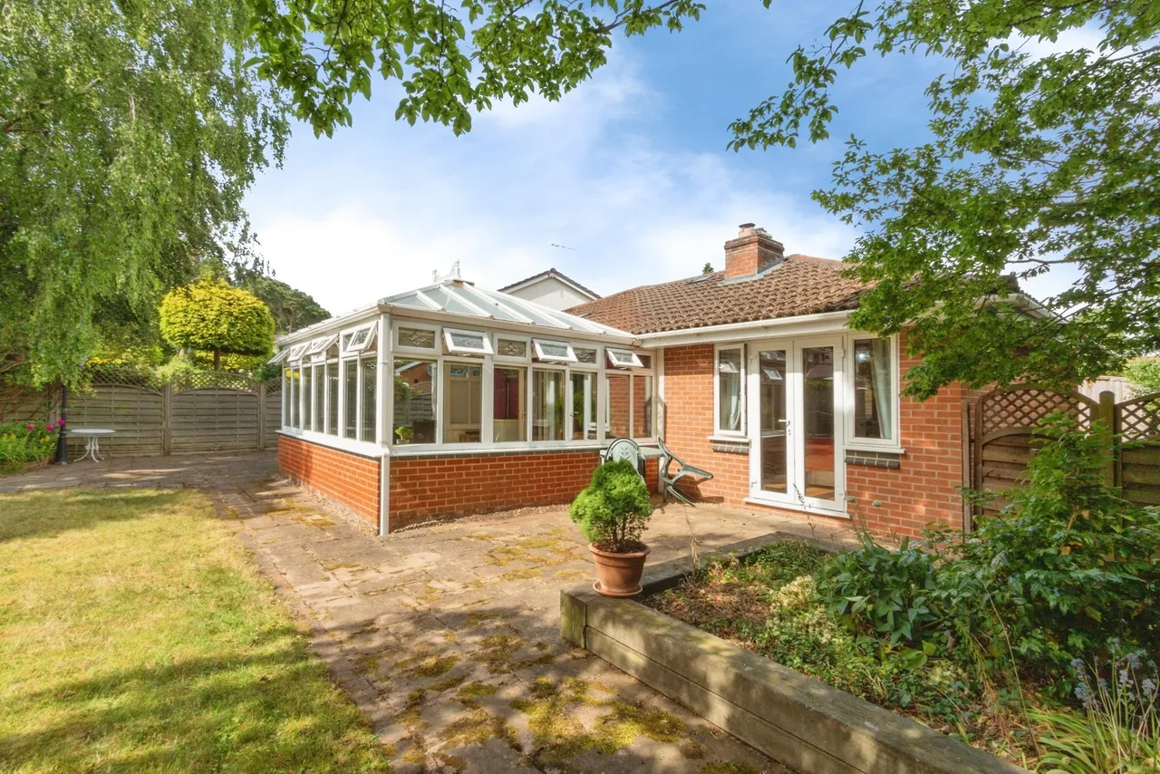 Blackthorn Drive, Lightwater, GU18, photo 19