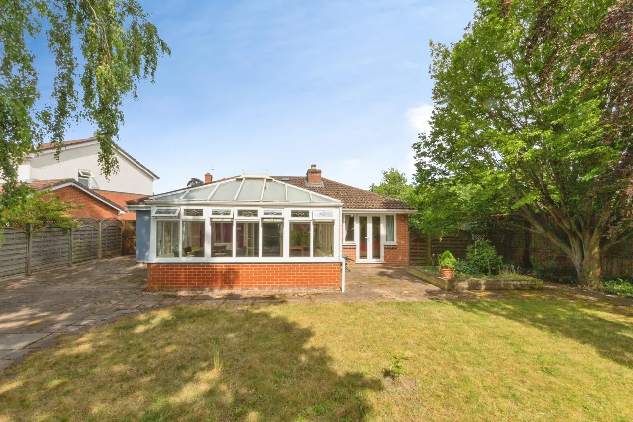 Blackthorn Drive, Lightwater, GU18, photo 18
