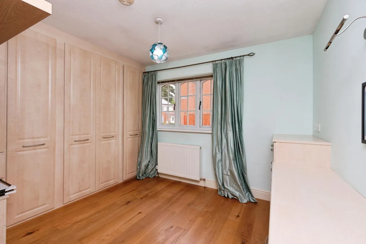 Blackthorn Drive, Lightwater, GU18, photo 14