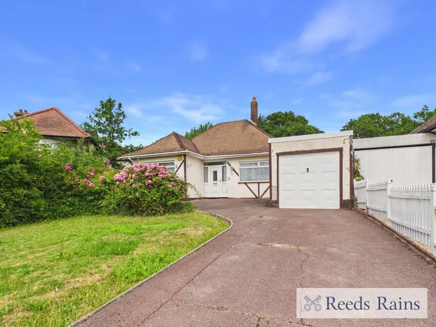2 bed house to rent — The Mount, Romford, RM3