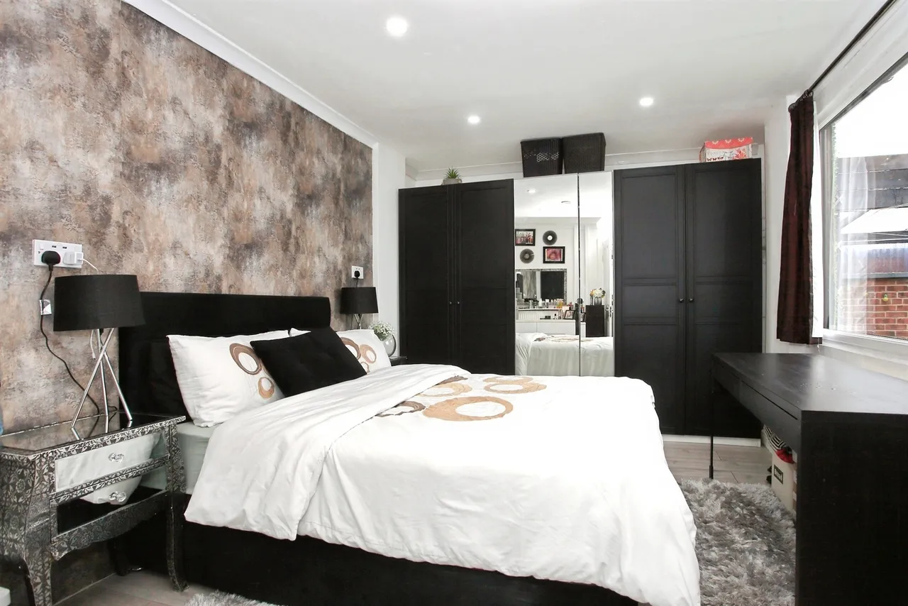 Lawson Avenue, Peterborough, PE2, photo 6