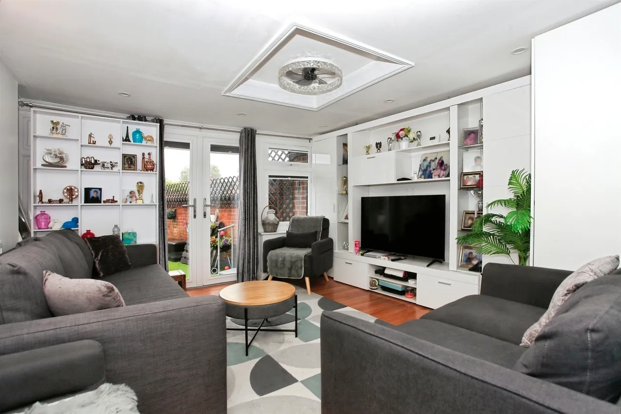 Lawson Avenue, Peterborough, PE2, photo 5