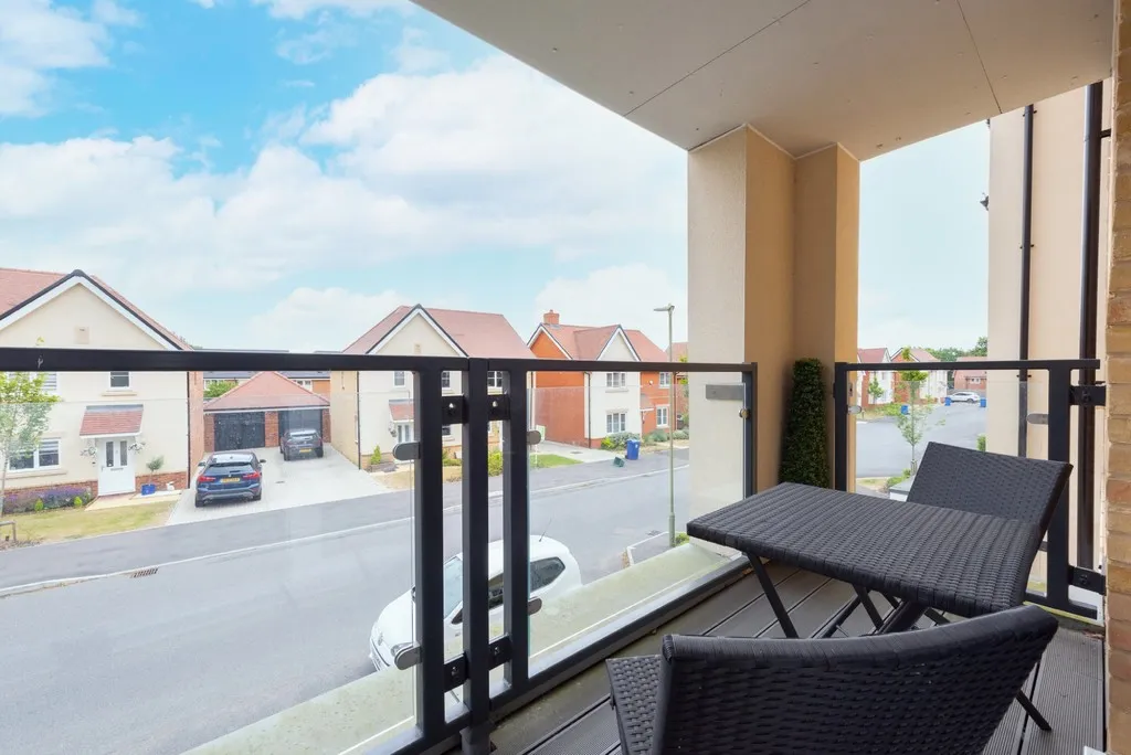 Hurst Avenue, Blackwater, GU17, photo 5