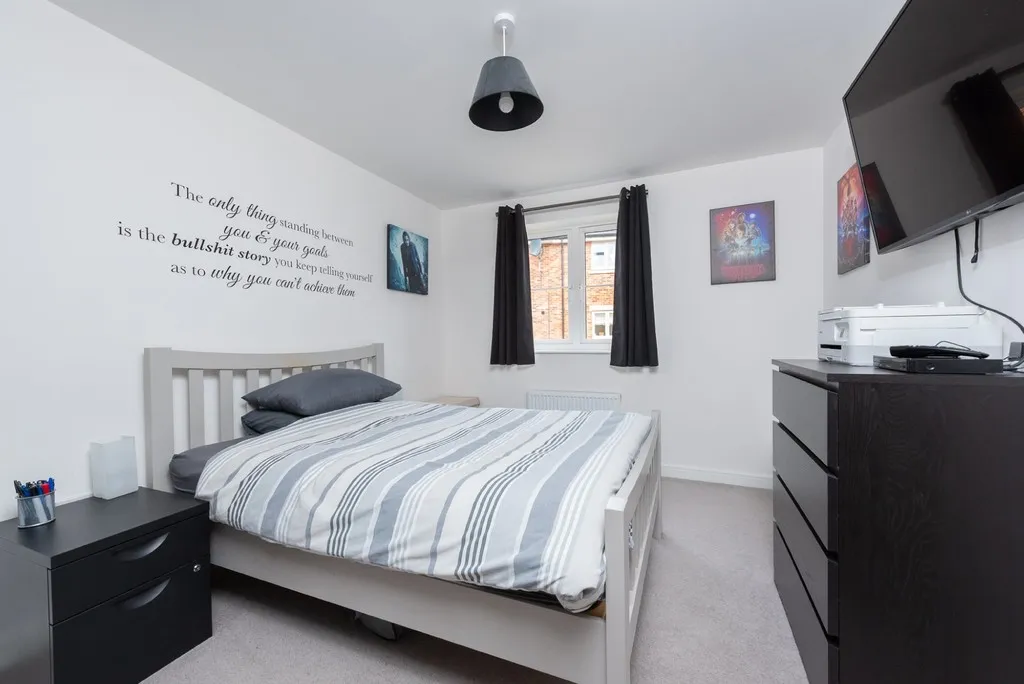 Hurst Avenue, Blackwater, GU17, photo 6