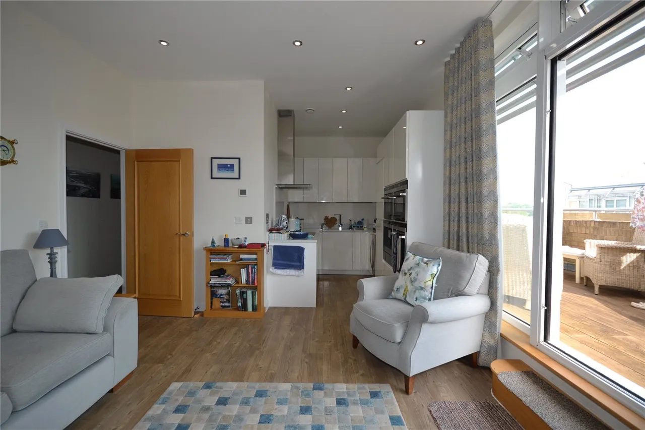 Almansa Way, Lymington, Hampshire, SO41 9PY, photo 10