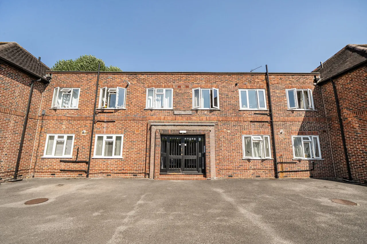 Brickwall Lane, HA4, photo 14