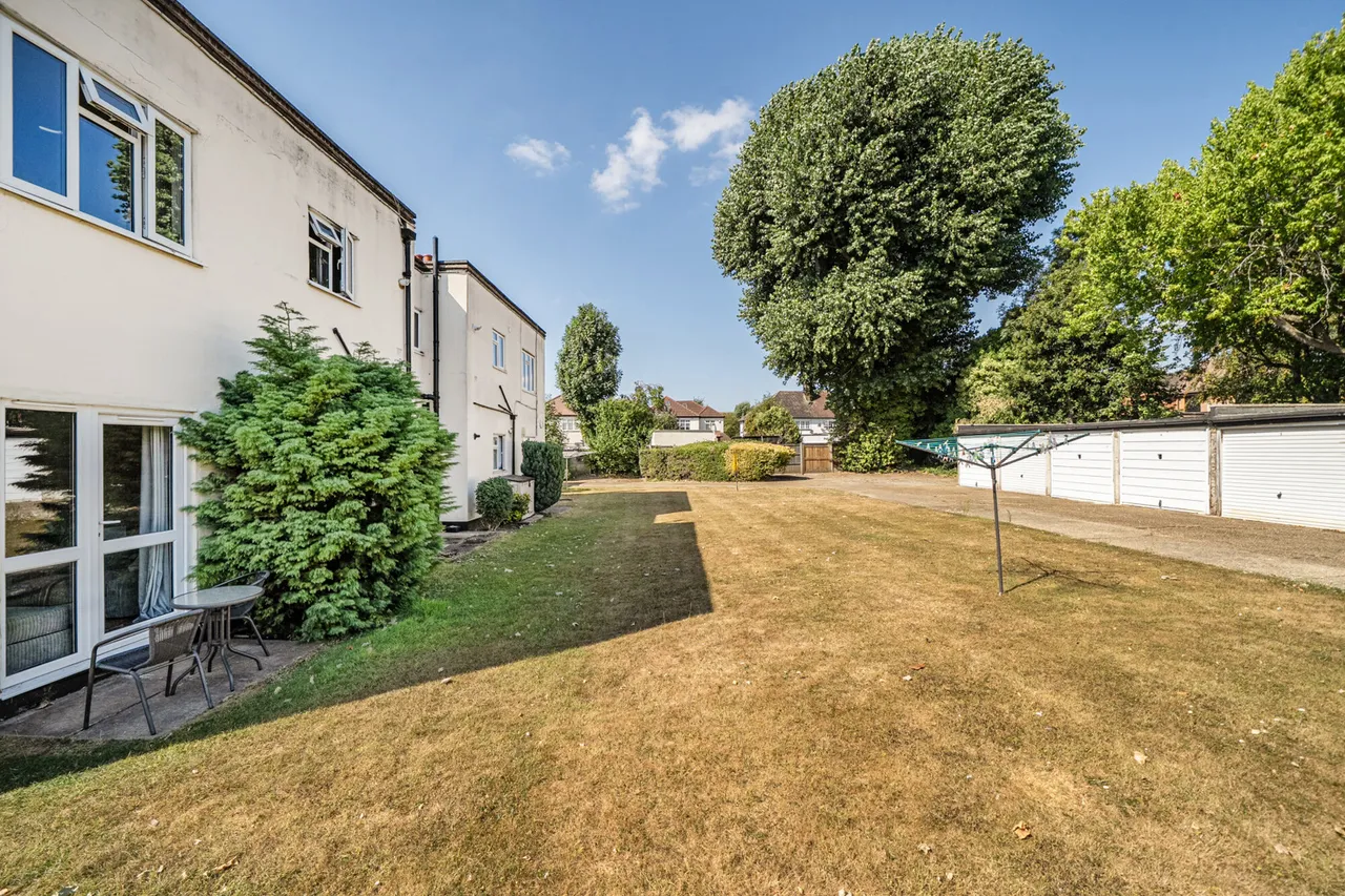 Brickwall Lane, HA4, photo 9
