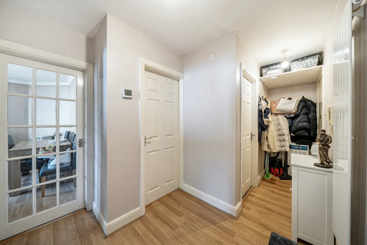 Brickwall Lane, HA4, photo 8