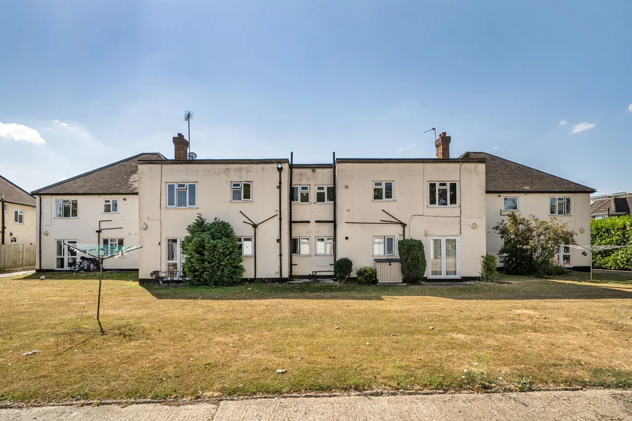 Brickwall Lane, HA4, photo 10