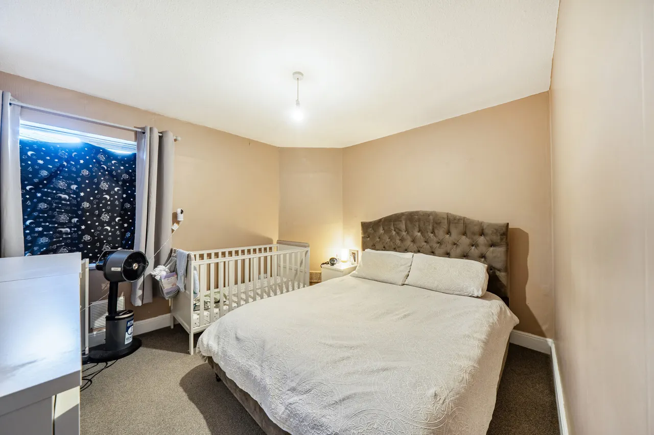 Brickwall Lane, HA4, photo 12