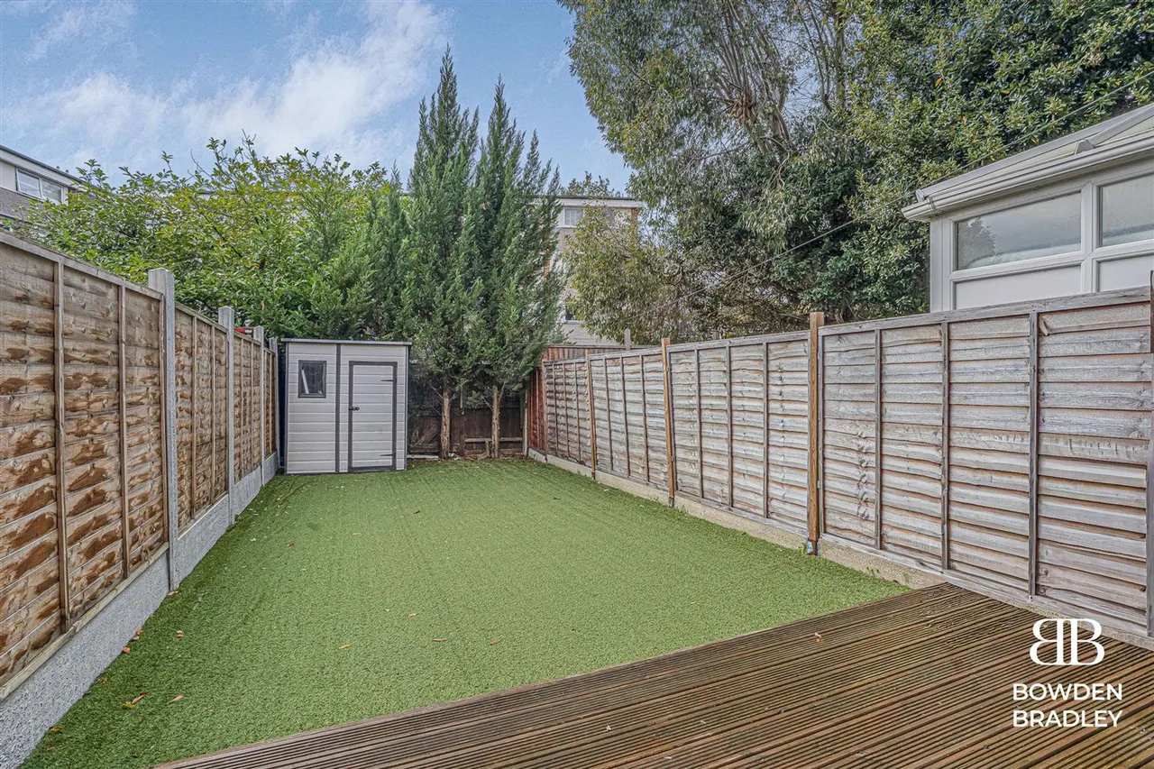 Maple Close, Hainault, IG6, photo 12