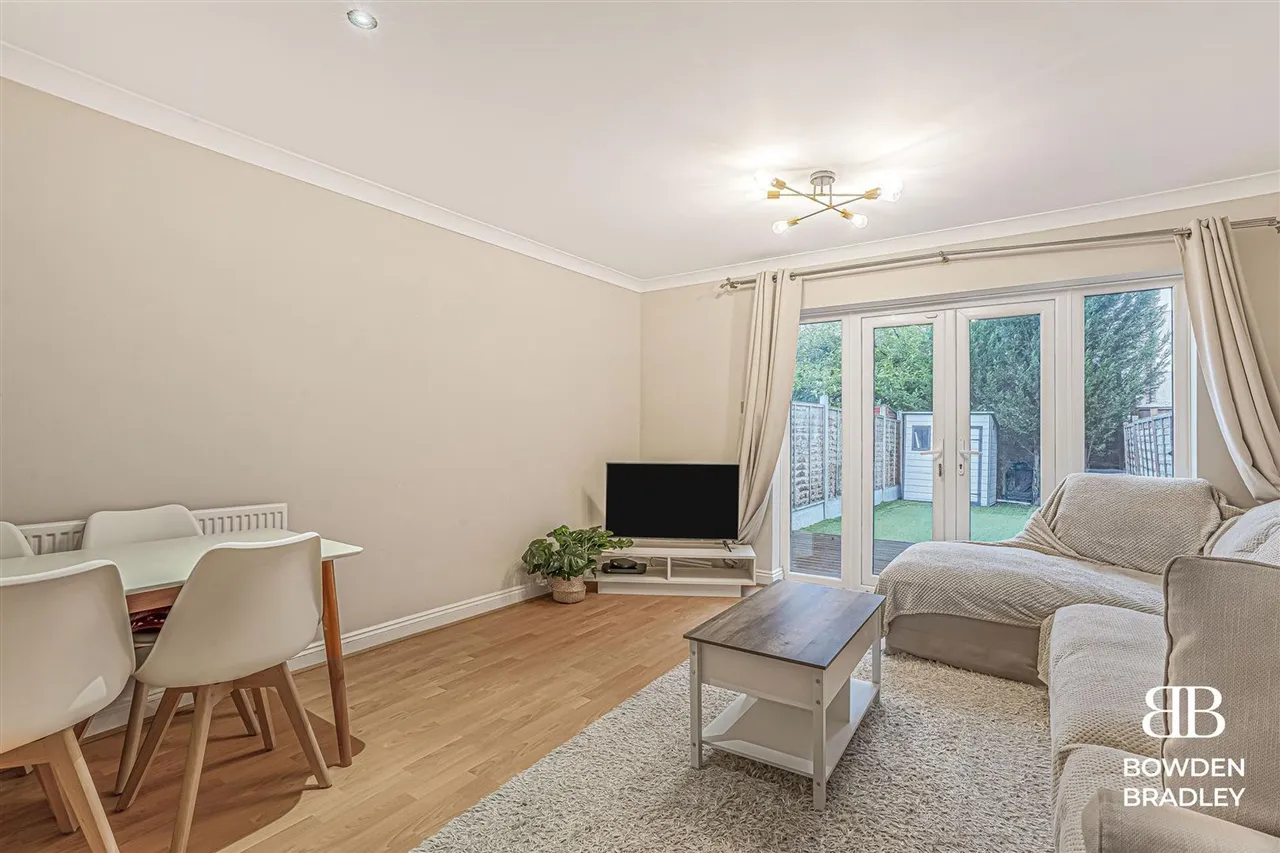 Maple Close, Hainault, IG6, photo 2